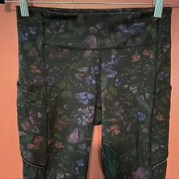 Lululemon Speed Up Crop - Picture 3 of 10